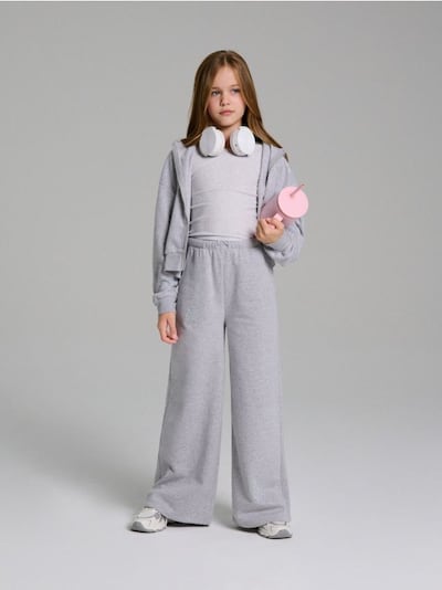 Tepláky se širokými nohavicemi