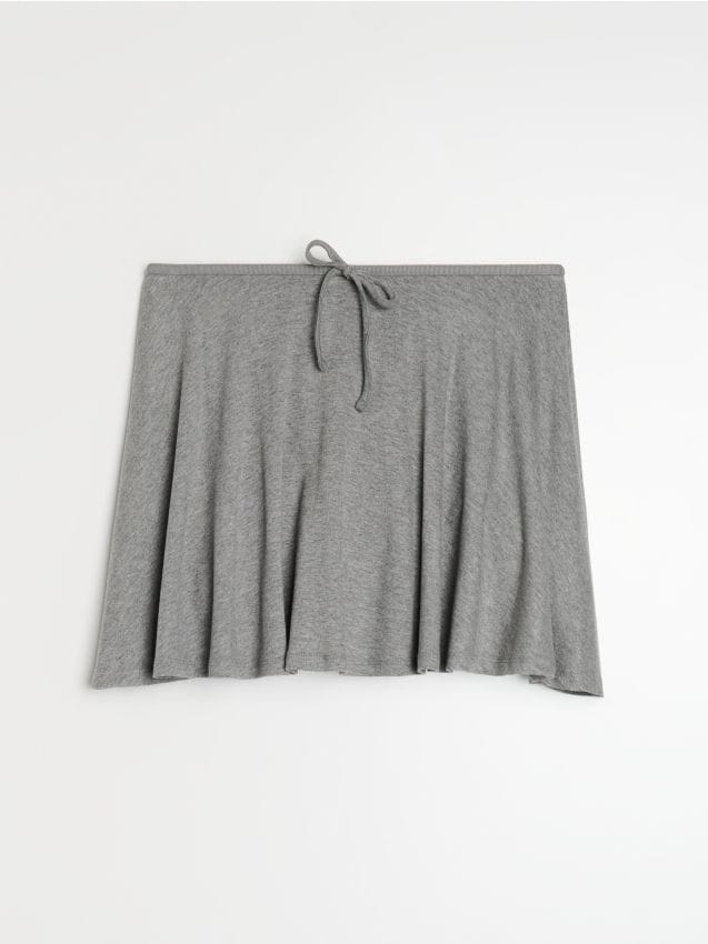 Sinsay - Wiskozowa spódnica mini z dekoracyjną kokardką - szary