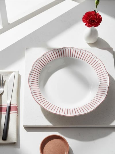 Keraamiline kauss dekoratiivse servamustriga