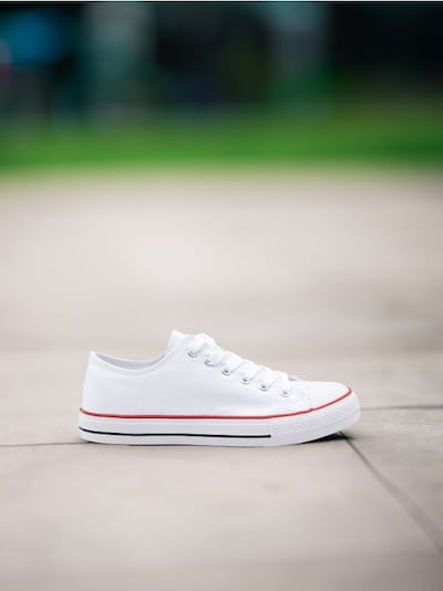 Niske patike sa pertlama