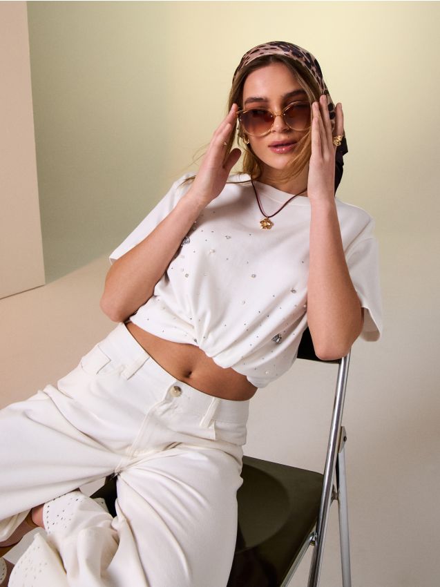 Sinsay - Tricou din bumbac cu cristale decorative - crem