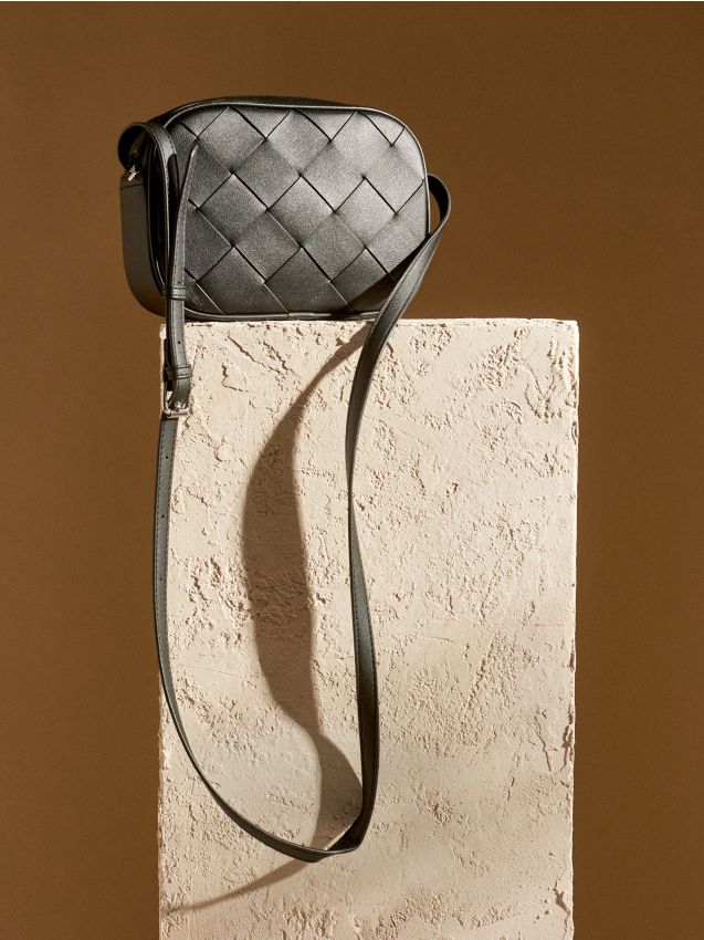 Sinsay - Crossbody kabelka z imitácie kože - čierna