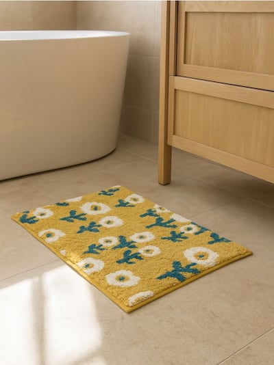 Dywanik łazienkowy z kwiatowym motywem