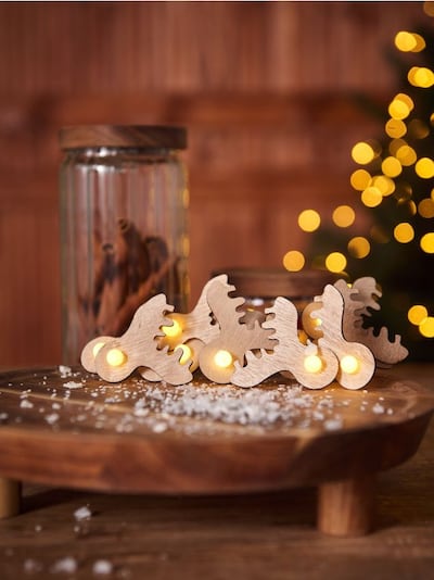 LED gaismiņas briežu formā