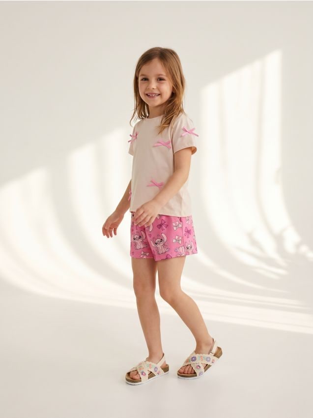 Sinsay - Pantaloni scurți din bumbac cu elastic Stitch - roz