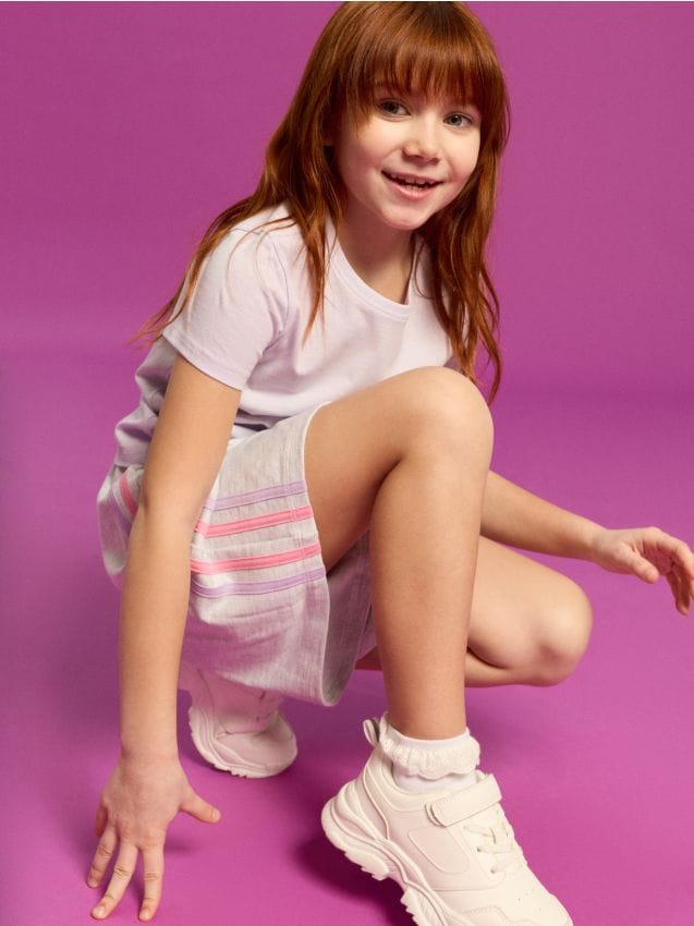 Sinsay - Pantaloni scurți bermude din tricot French Terry cu dungi laterale - gri deschis