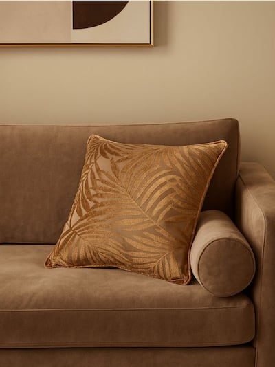 Dekorativni jastuk s biljnim uzorkom