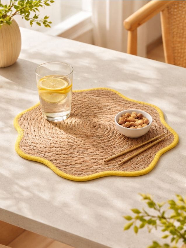 Sinsay - Suport de masă împletit cu margine ondulată - galben