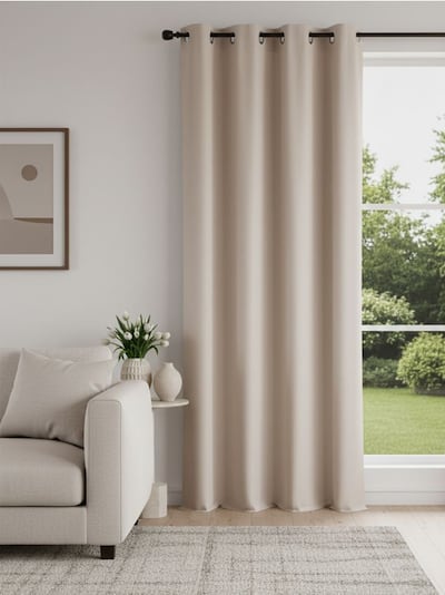 Ühevärviline kardin rõngastega