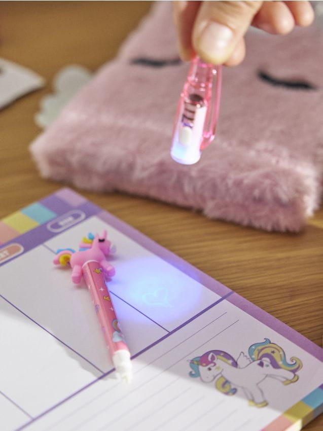 Sinsay - Pero s neviditeľným atramentom a UV LED svetlom - ružová