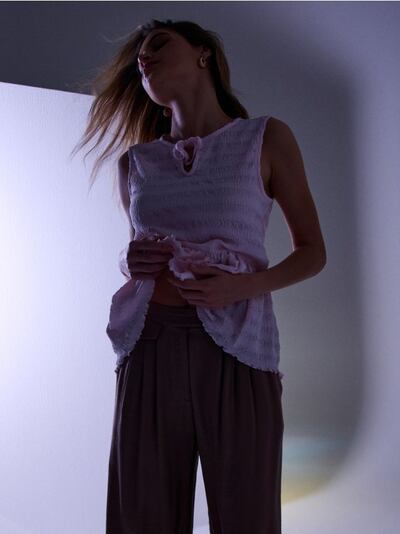 Strukturirana bluza bez rukava