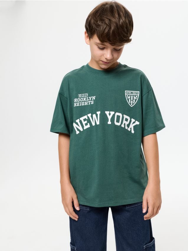 Sinsay - Tricou oversized din bumbac, cu text New York - green spruce
