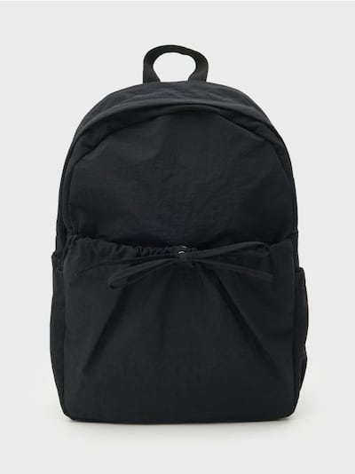 Rucksack mit dekorativem Verschluss