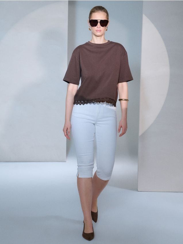 Sinsay - Bawełniana koszulka z ozdobną koronką - brązowy