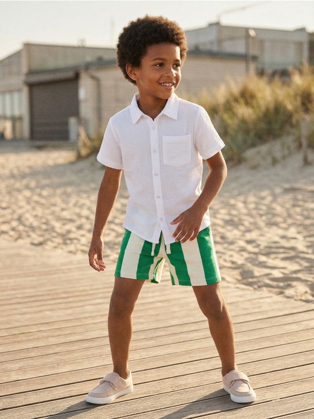 Sinsay - Pantaloni scurți în dungi, din bumbac - crem