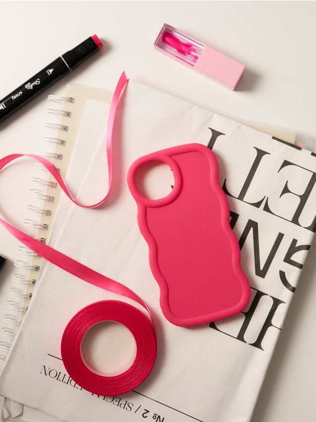 Sinsay - Husă simplă pentru iPhone 13/14 cu margine ondulată - roz-aprins