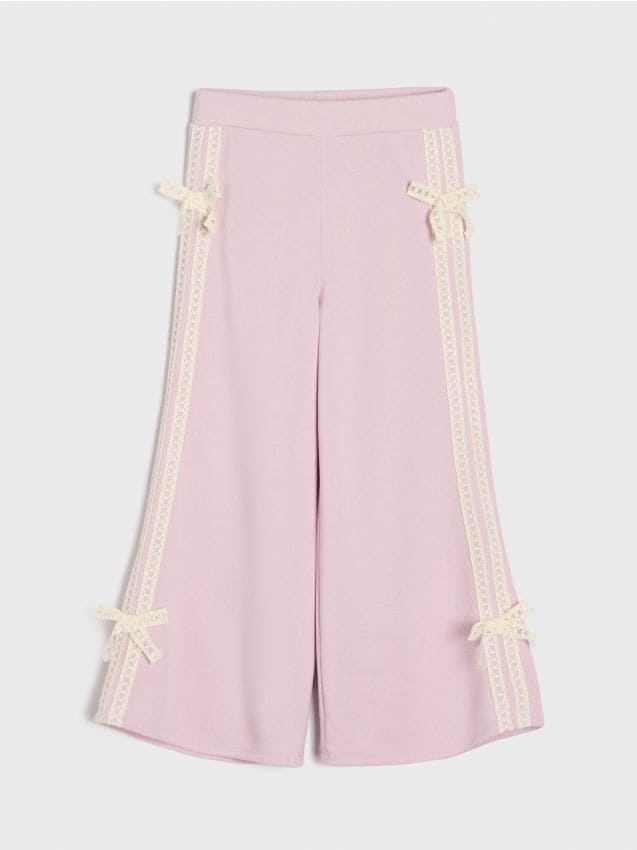 Sinsay - Spodnie dresowe wide leg z ozdobną koronką - fioletowy