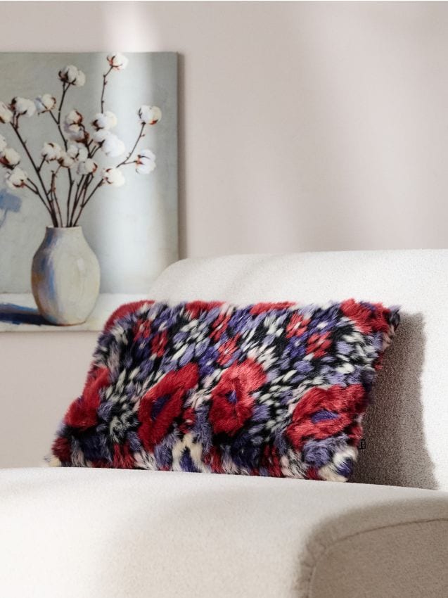 Sinsay - Pernă decorativă din blană artificială - bordo