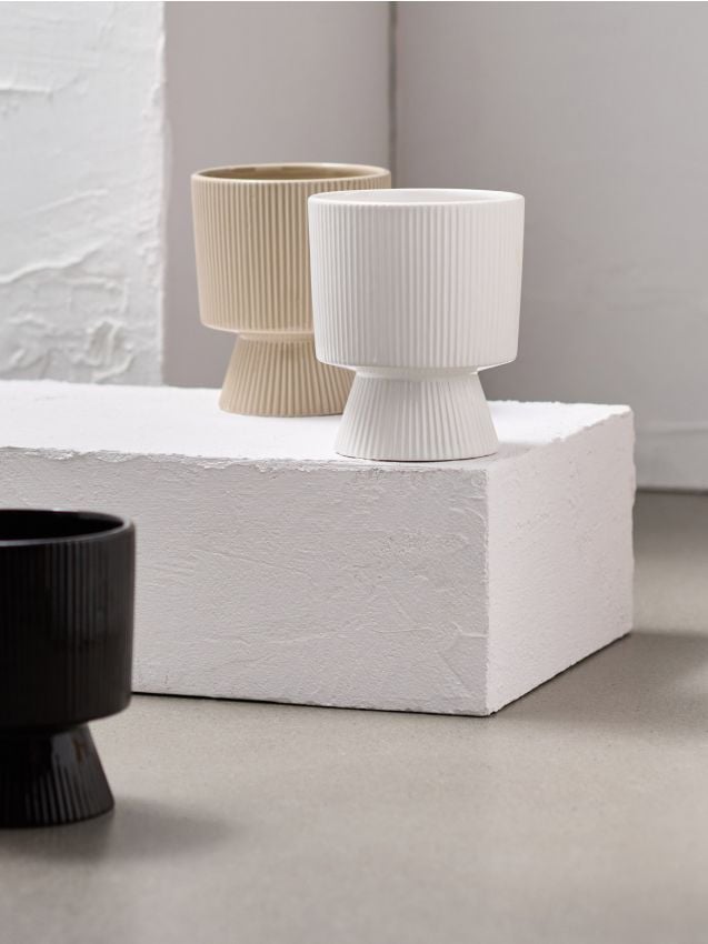 Sinsay - Ghiveci ceramic pe picior cu striații - alb