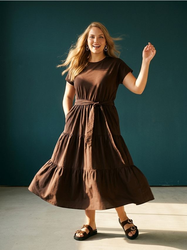 Sinsay - Rochie midi din bumbac cu efect în trepte și curea - cacao-cu-lapte