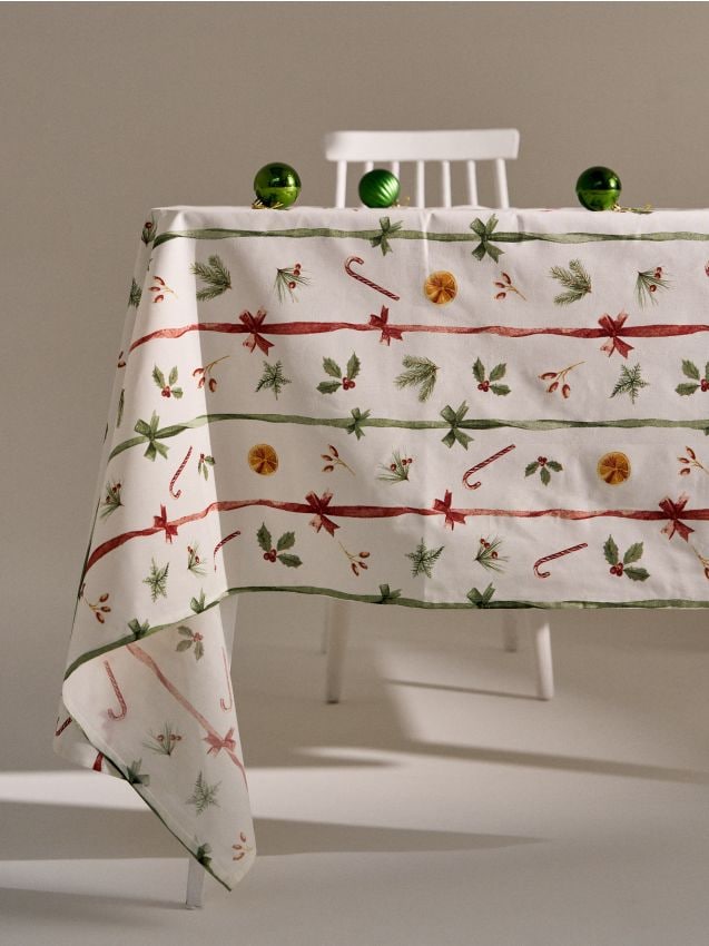 Sinsay - Obrus s vianočným vzorom - telová