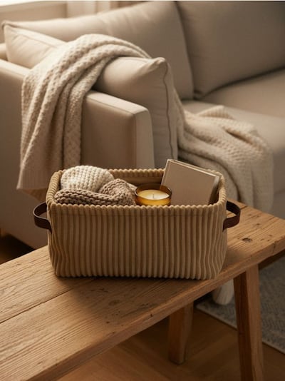 Prešit koš za shranjevanje z ročaji