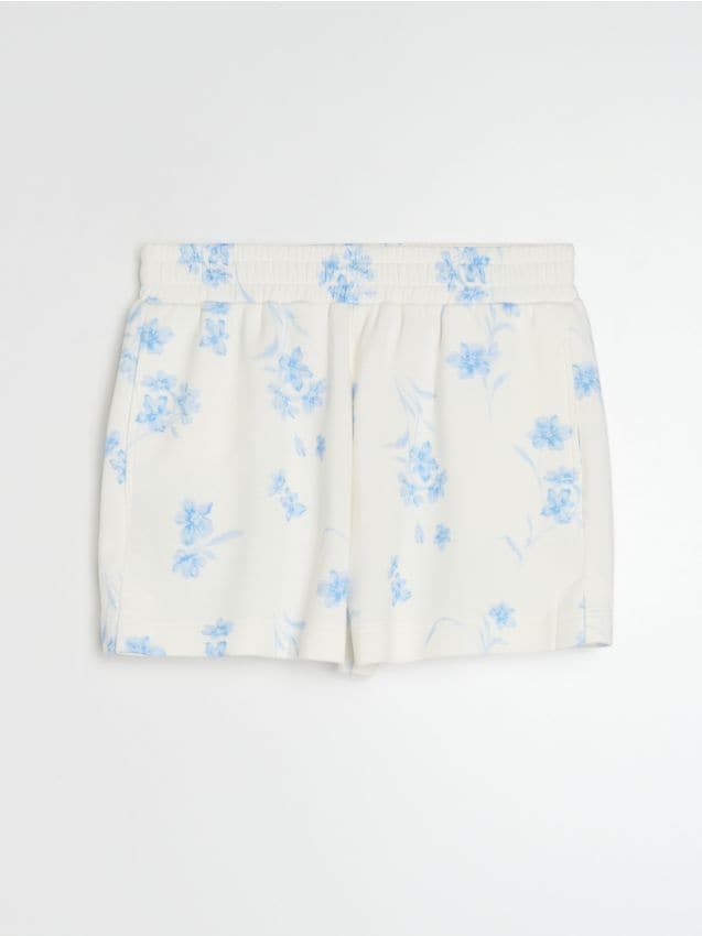 Sinsay - Szorty soft touch z domieszką wiskozy w kwiatowy wzór - wielobarwny