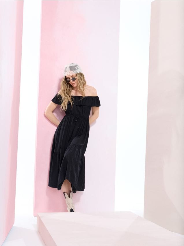 Sinsay - Rochie midi cu volan din viscoză - negru