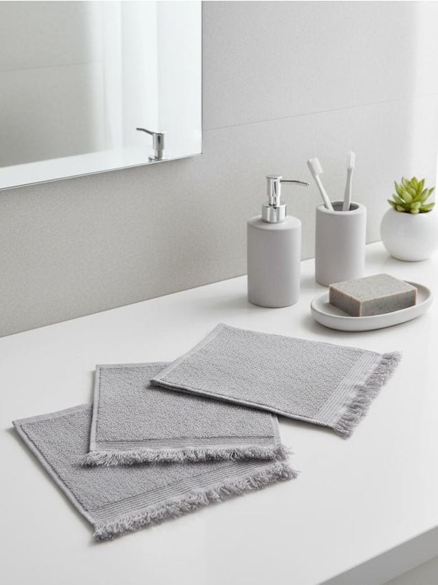 Sinsay - Sada bavlnených uterákov s strapcami 3 pack - svetlošedá