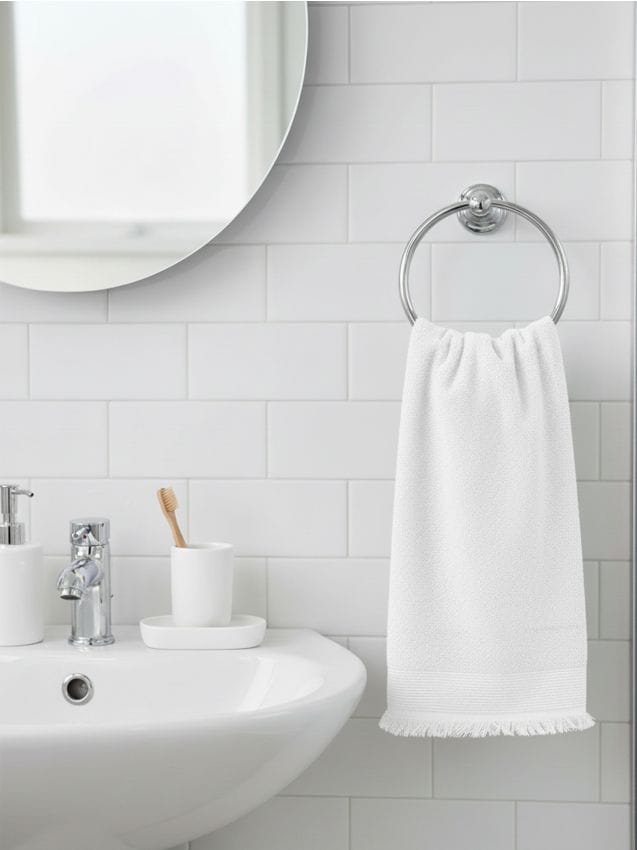 Sinsay - Bavlnený uterák s strapcami - biela