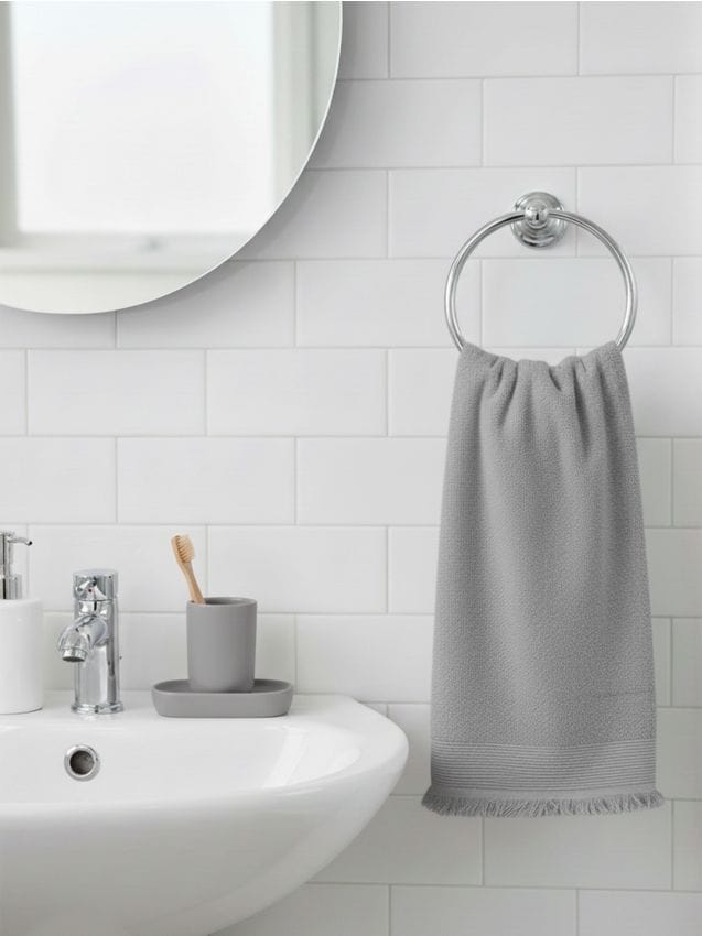 Sinsay - Bavlnený uterák s strapcami - svetlošedá