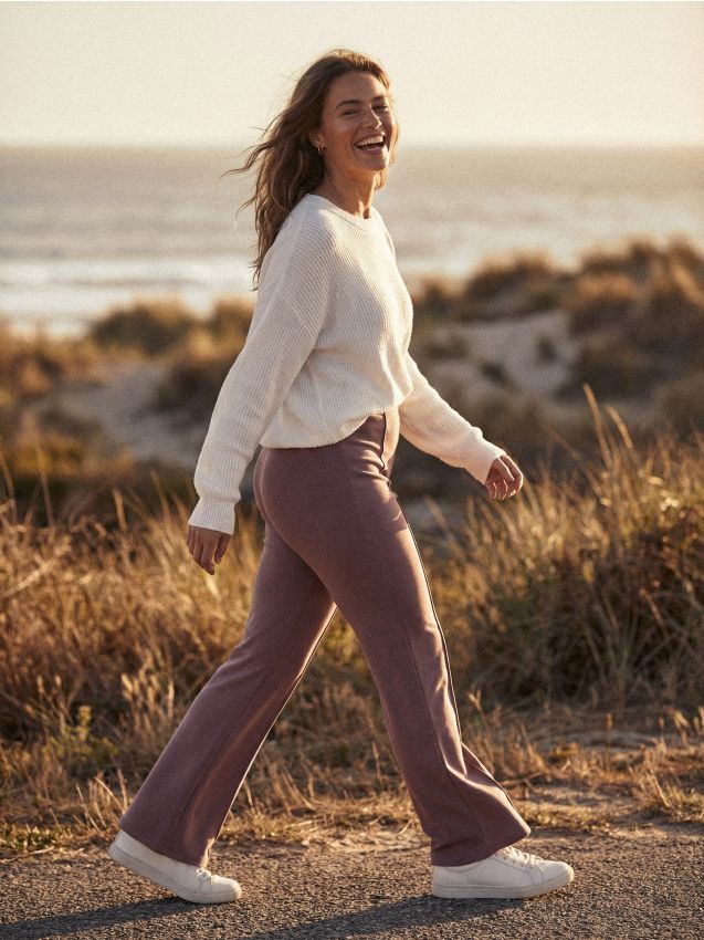 Sinsay - Pantaloni evazați din tricot cu cusături decorative - cafeniu