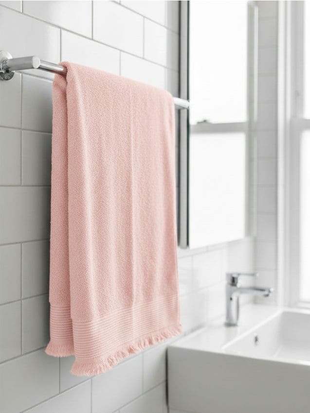 Sinsay - Bavlnený uterák s strapcami - pastelová ružová