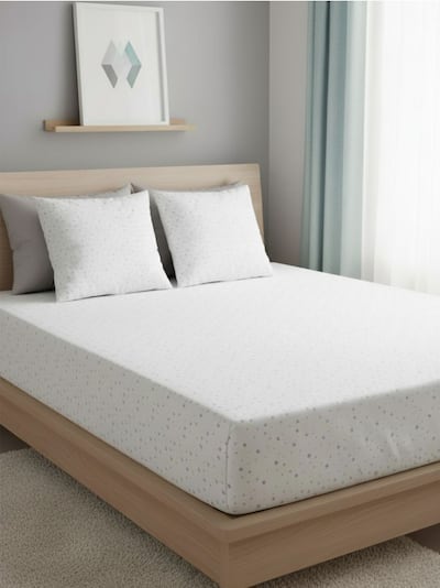 Čaršaf s gumom s all-over printom zvjezdica