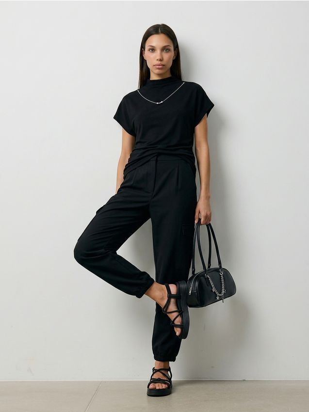 Sinsay - Pantaloni din material majoritar bumbac cu buzunare cargo - negru