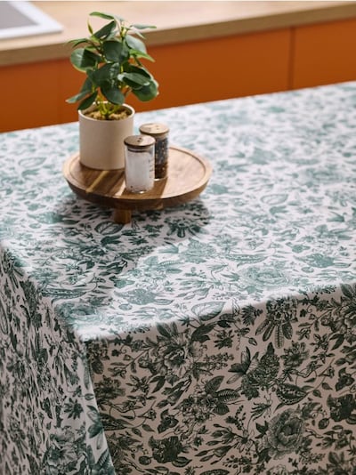 Tischdecke mit Blumenmuster