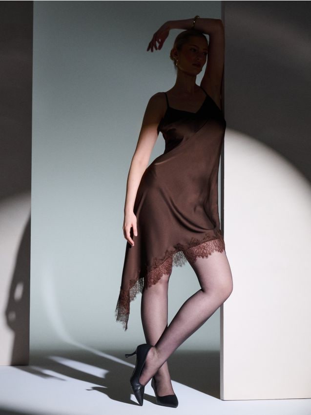 Sinsay - Rochie cu bretele subțiri cu tiv asimetric cu dantelă - maro-închis