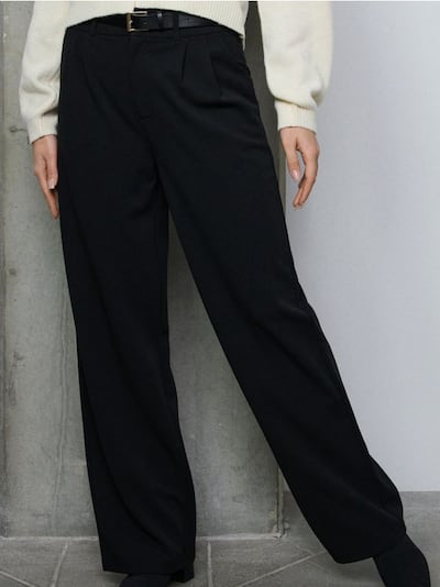 Laiade säärega püksid vööga