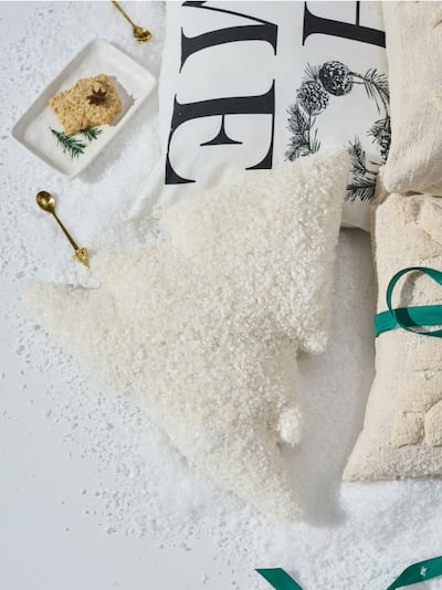 Vánoční polštář ve tvaru stromečku