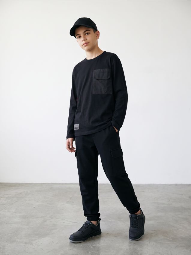 Sinsay - Tricou din bumbac cu mânecă lungă și buzunar - negru