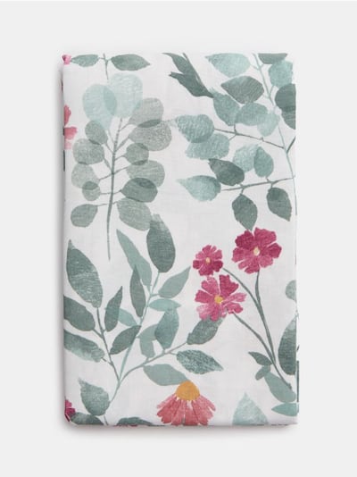 Galda sega ar ziedu motīvu