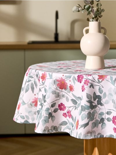 Ubrus s květinovým potiskem