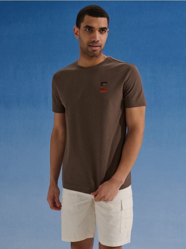 Sinsay - Cămaşă din bumbac cu embleme - gri-maroniu