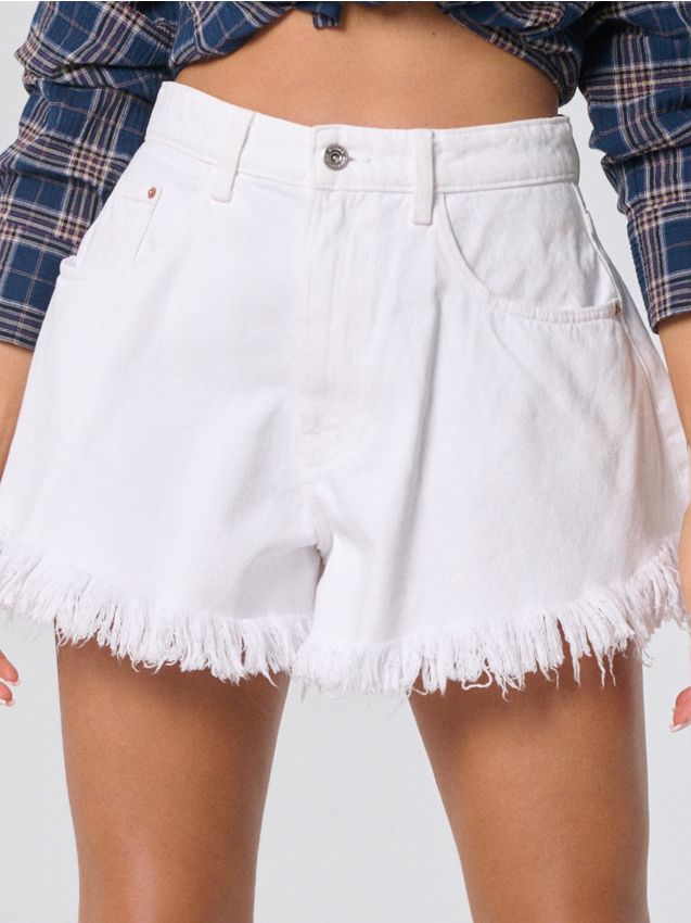 Sinsay - Szorty jeansowe o luźnym kroju high waist - biały