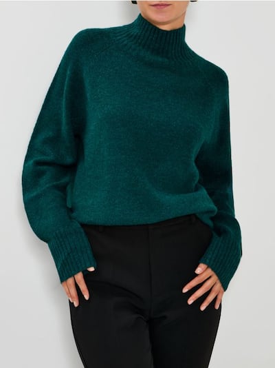 Светр з коміром-стійкою