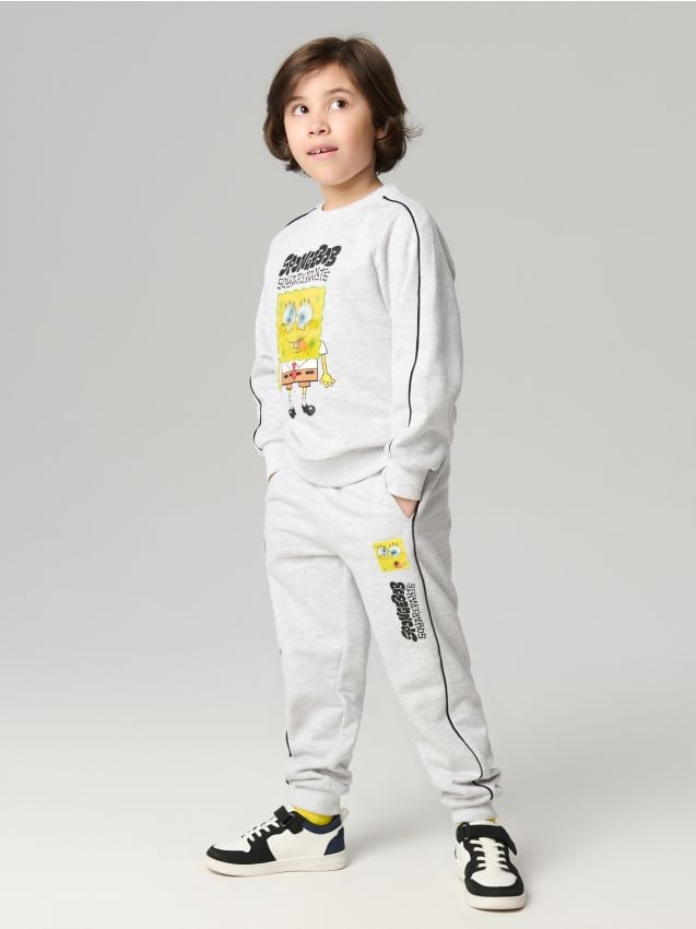 Sinsay - Pantaloni cu patch holografic SpongeBob - gri deschis