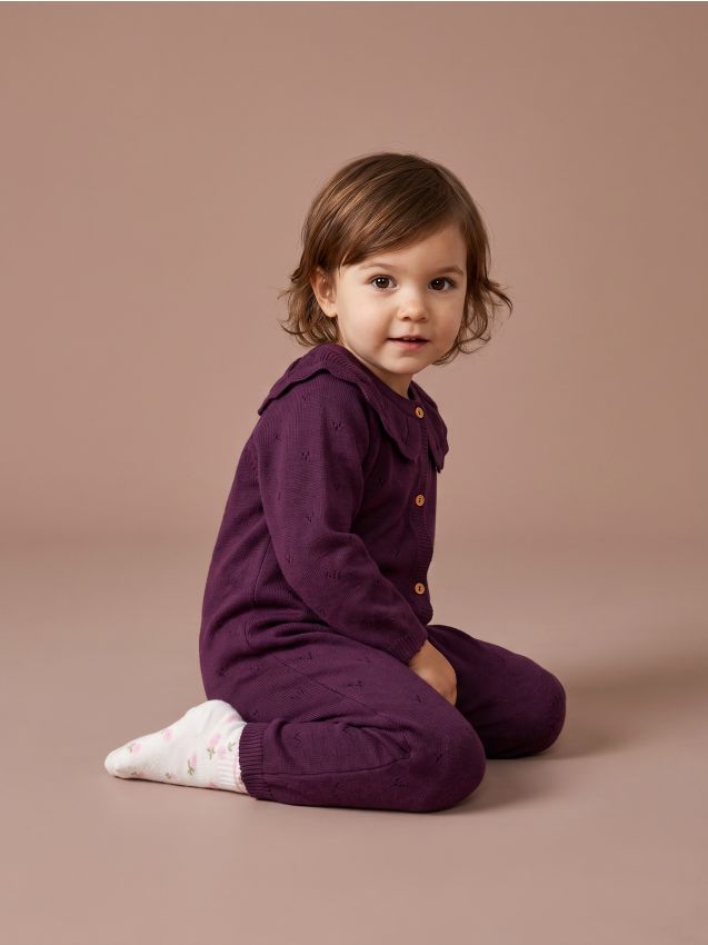 Sinsay - Salopetă din bumbac pentru bebeluși cu volan și model ajurat - violet-prună