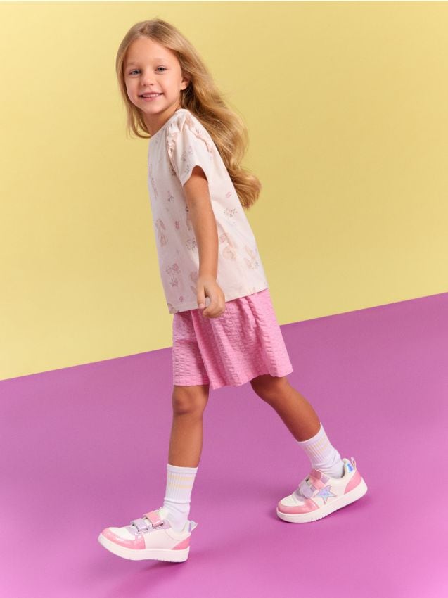 Sinsay - Tricou cu mânecă scurtă cu volănașe și motiv cu iepurași - roz