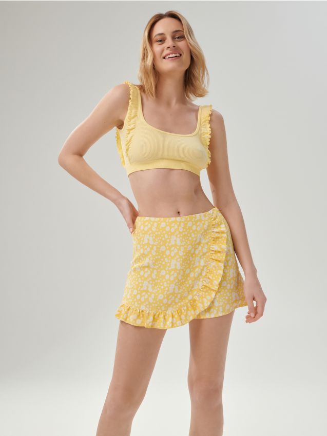 Crop top cu detalii cu volănașe - SINSAY