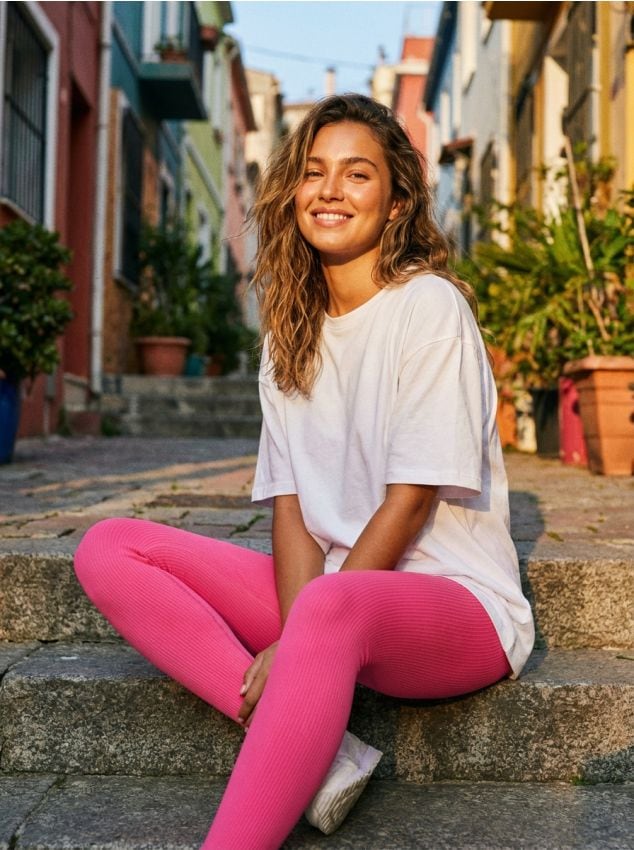 Sinsay - Sportowe legginsy w prążek Gym Hard - różowy